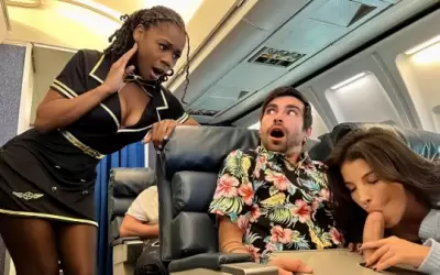 Порно видео - Три сексапильные стюардессы трахаются с вип пассажиром в самолете